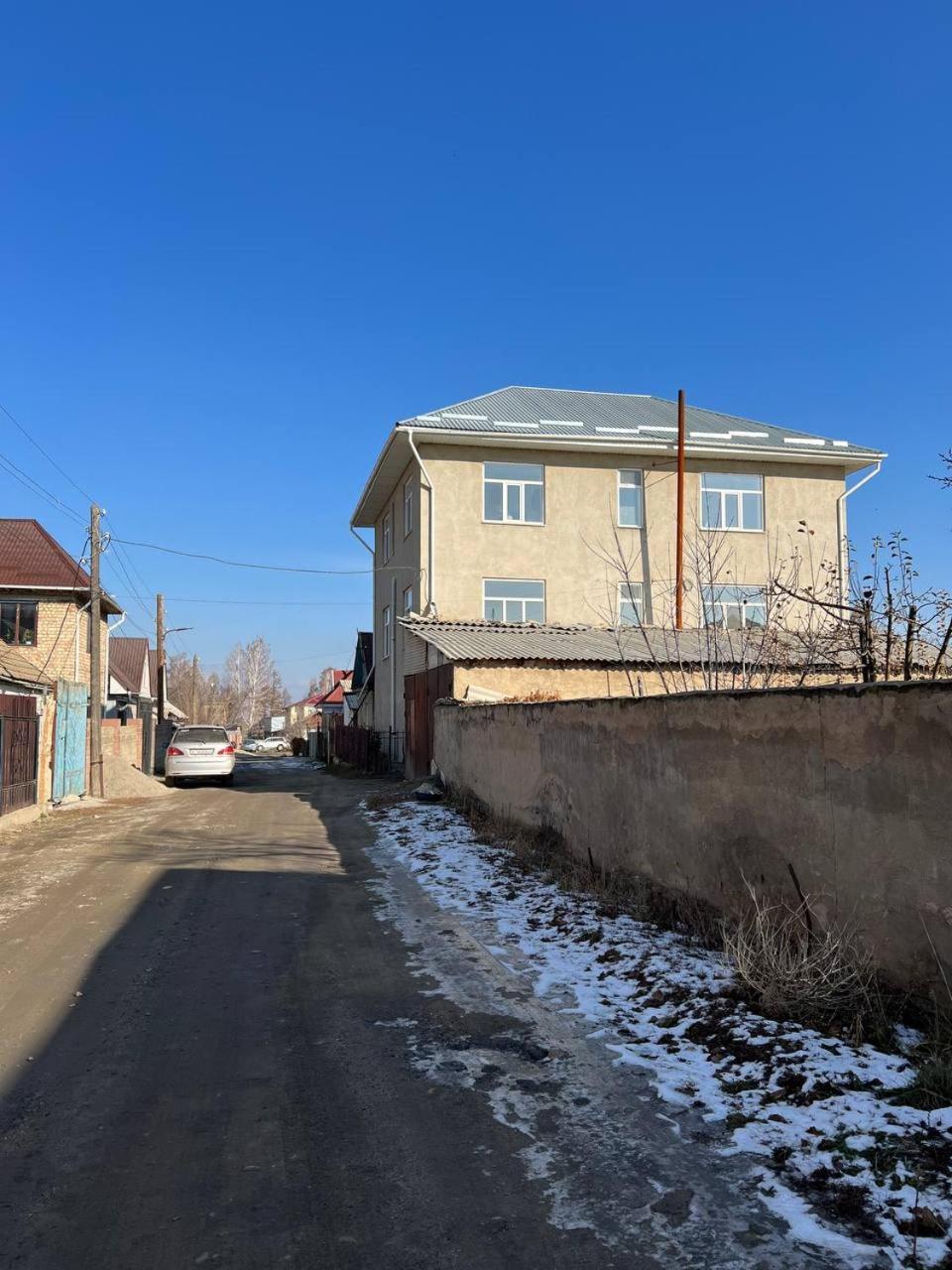 Emir Guest House In Каракол Екстер'єр фото