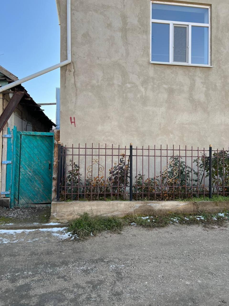 Emir Guest House In Каракол Екстер'єр фото