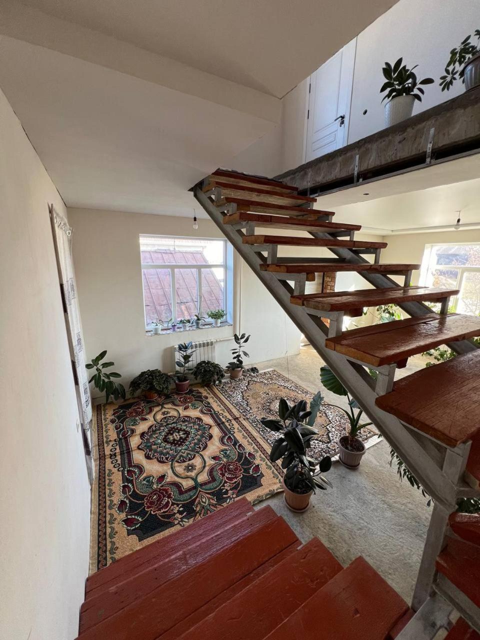 Emir Guest House In Каракол Екстер'єр фото