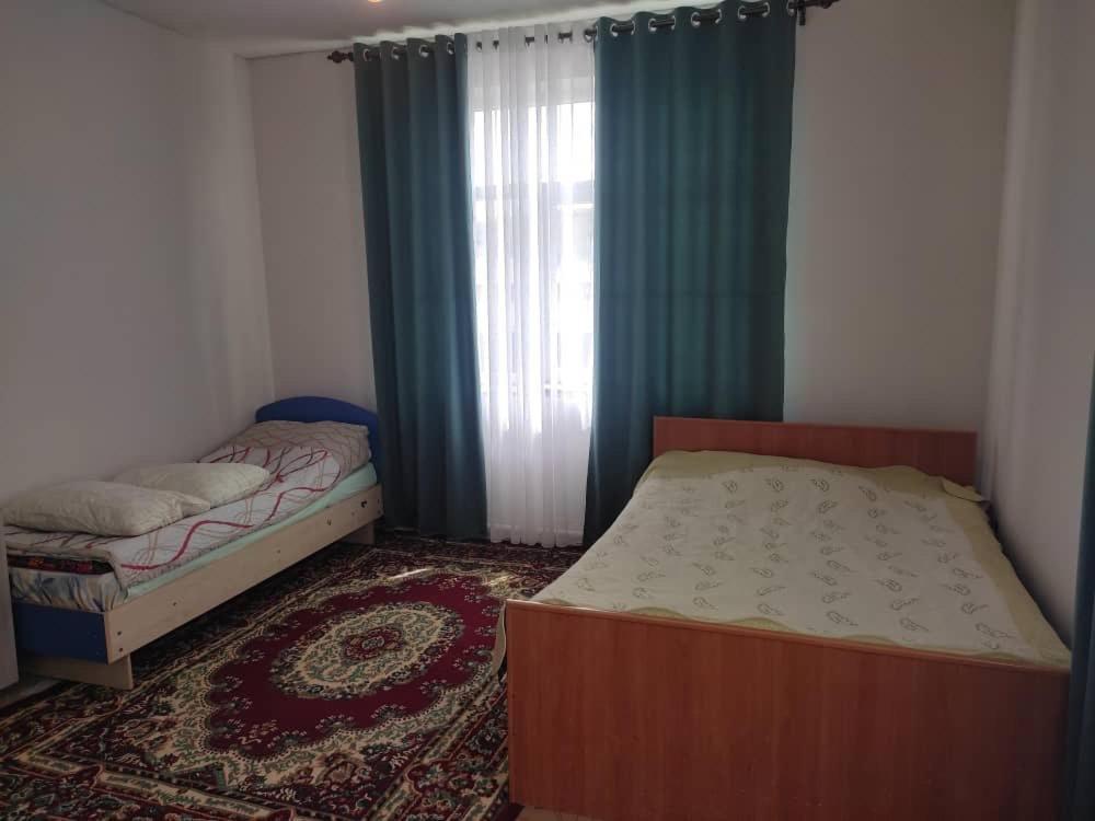 Emir Guest House In Каракол Екстер'єр фото