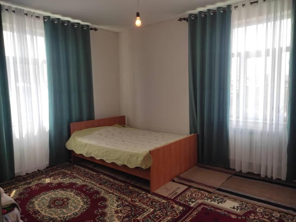 Emir Guest House In Каракол Екстер'єр фото