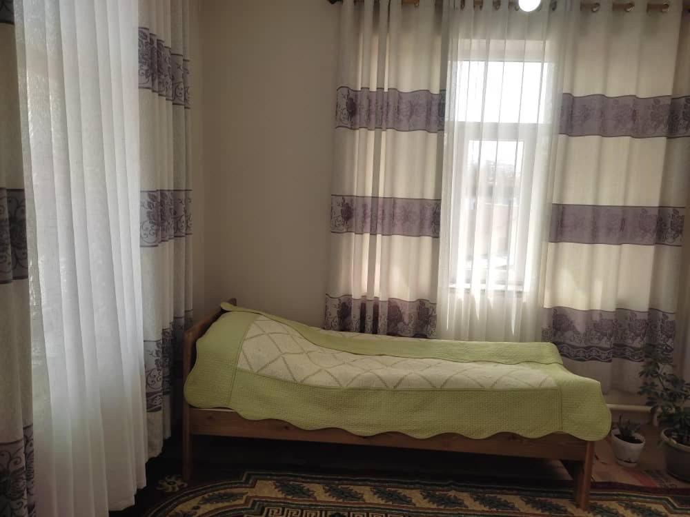 Emir Guest House In Каракол Екстер'єр фото