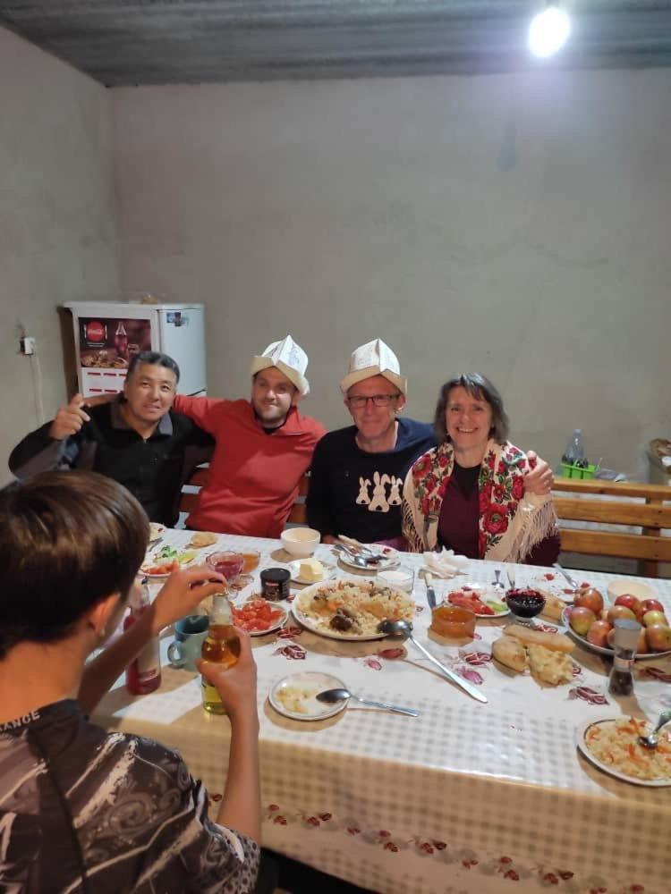 Emir Guest House In Каракол Екстер'єр фото