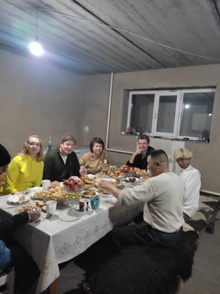 Emir Guest House In Каракол Екстер'єр фото