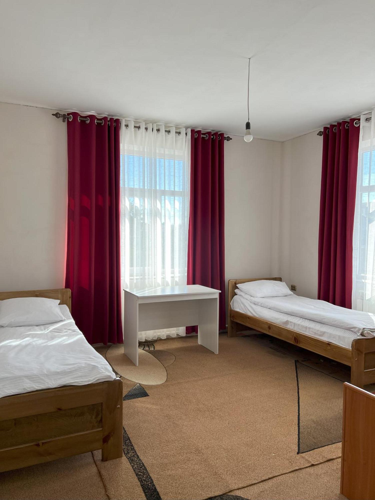 Emir Guest House In Каракол Екстер'єр фото