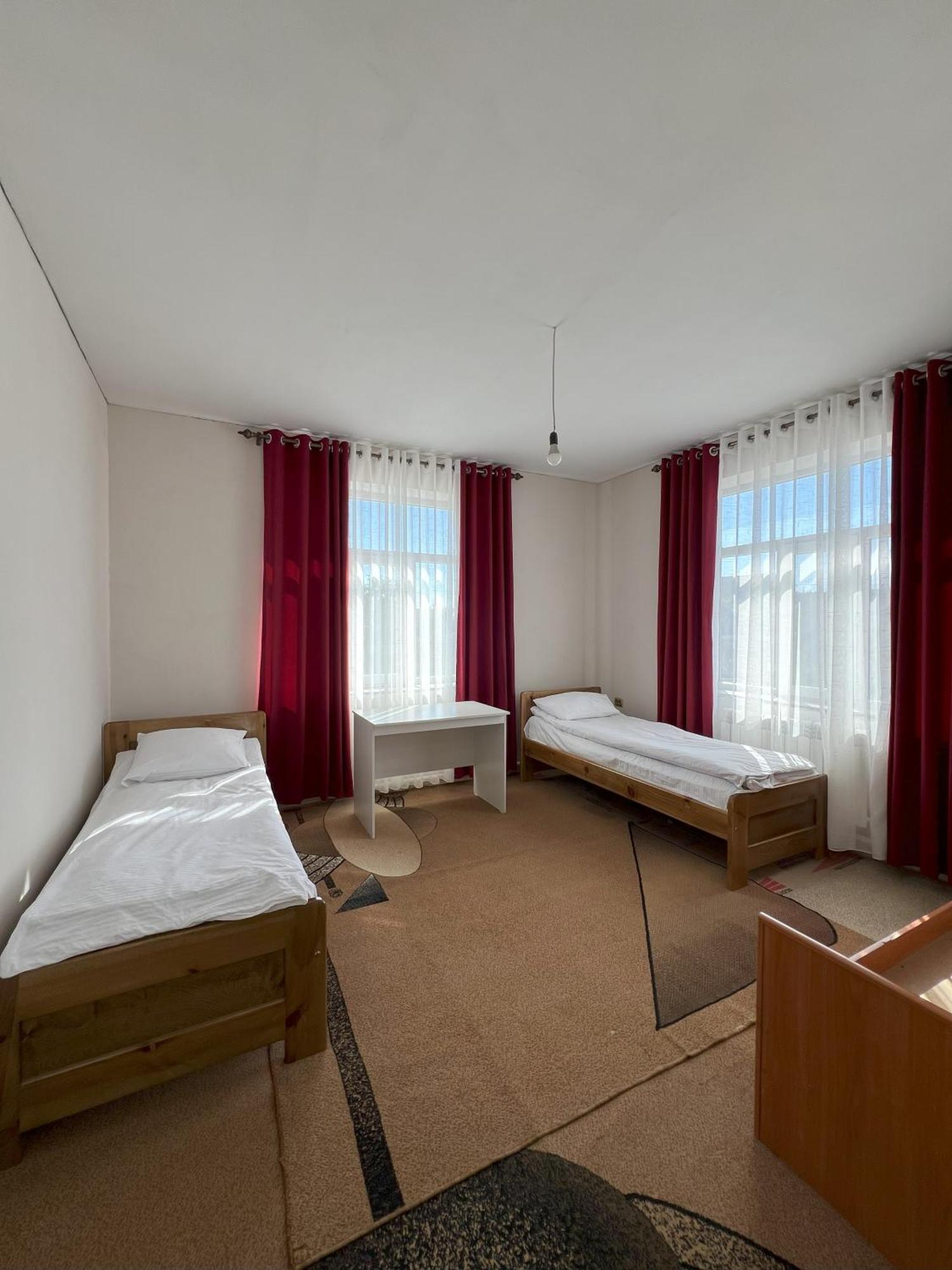 Emir Guest House In Каракол Екстер'єр фото