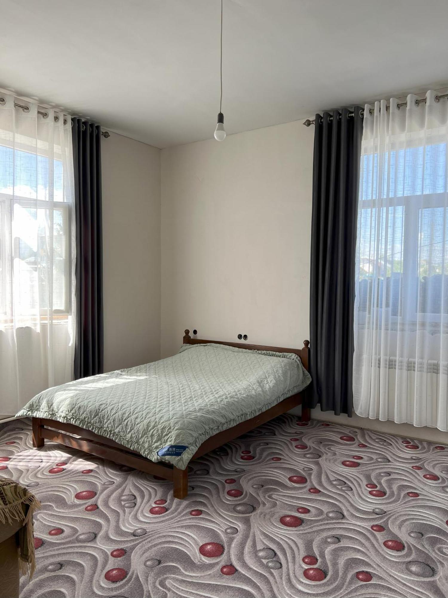 Emir Guest House In Каракол Екстер'єр фото
