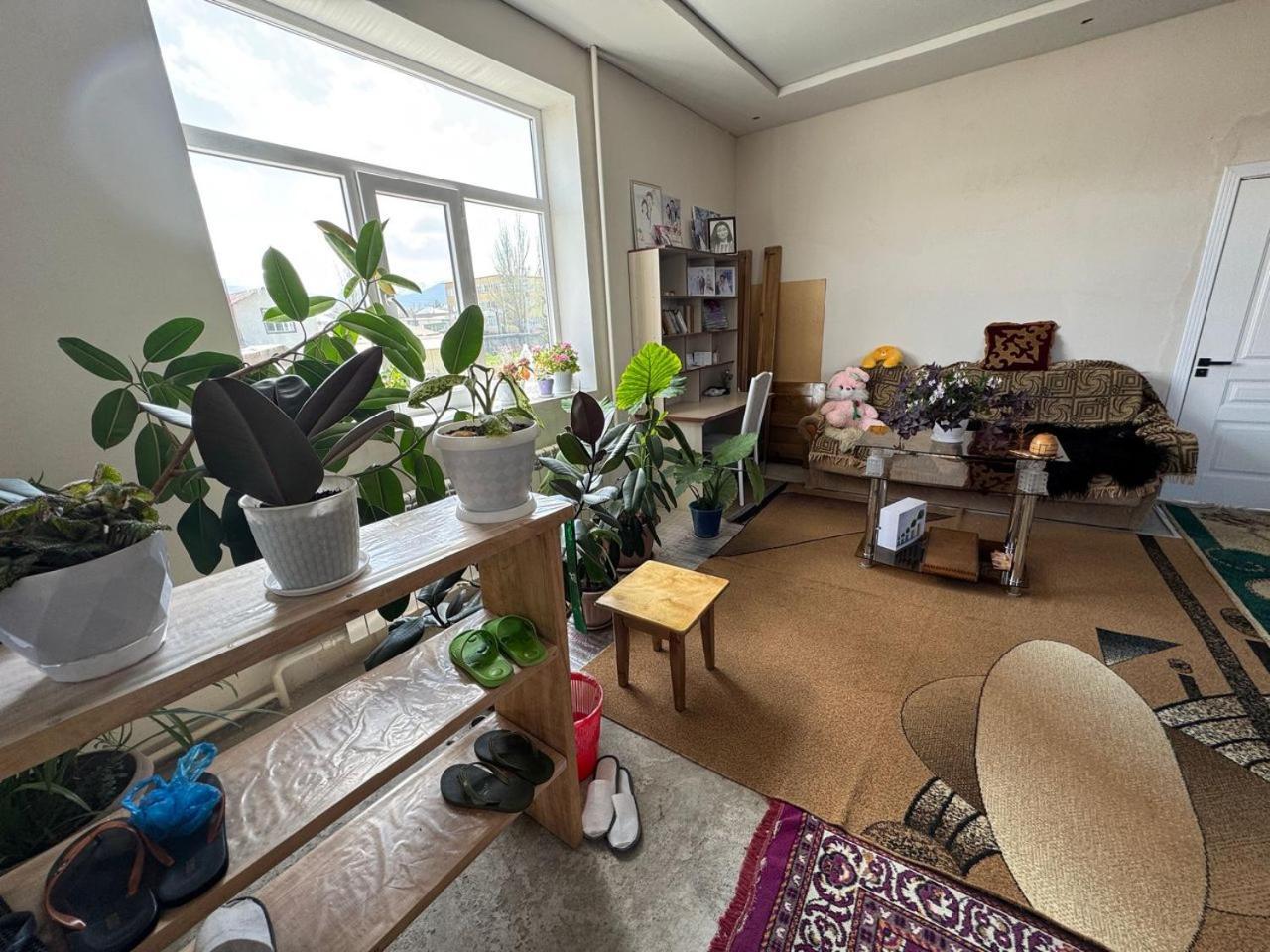 Emir Guest House In Каракол Екстер'єр фото